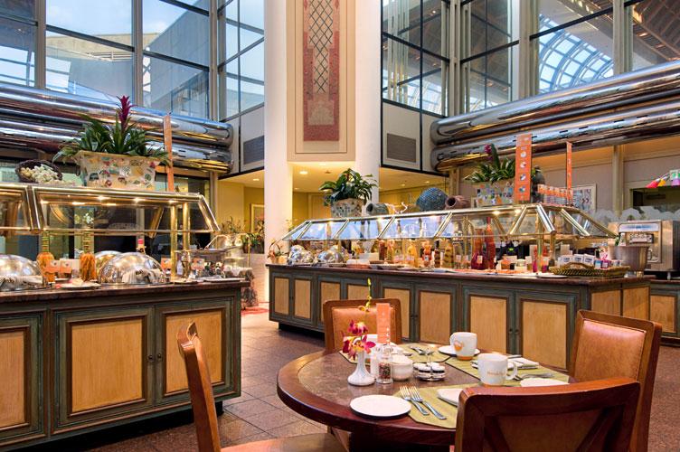 Restaurants you may also like For over 25 years, the Hilton Universal City has been recognized as an icon in the city. Located steps from Universal Studios, Hollywood in the heart of the entertainment capital of Los Angeles, our hotel dining outlets are enjoyed by locals as well as guests from around the world.